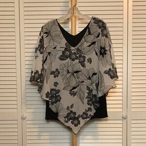 Floral V-Neck 3/4 Sleeve Layered Lined Stretchy Blouse
